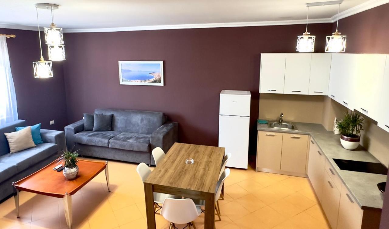 Family Suite Residence Vlore Exterior photo